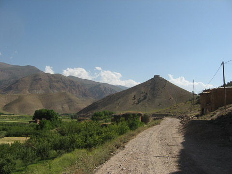 Village d'Imelghas, au fond le Marabout de Sidi Moussa