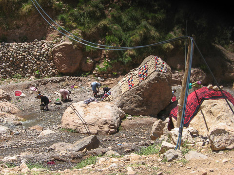 Femmes lavant leur  linge
